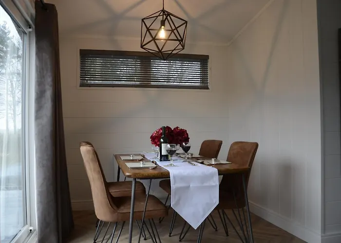 Hollicarrs - Honeycomb Lodge